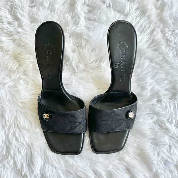 Vintage Chanel black leather kitten heels